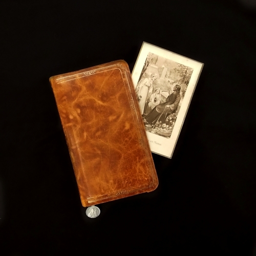 ベルギーのメダルチャーム付祈祷書