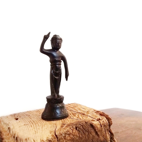 誕生釈迦仏立像