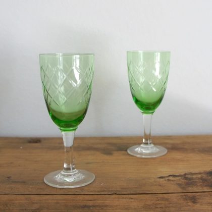 緑のワイングラス