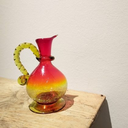 赤と黄色の琉球ガラスピッチャー