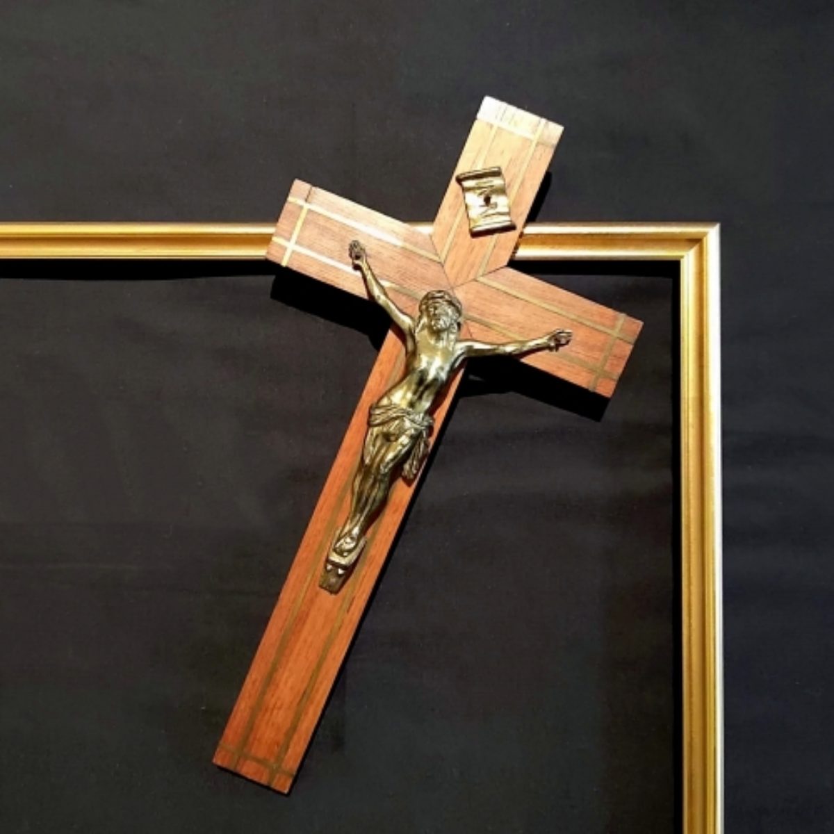 アンティーク フランス 黒木の円筒十字架と銀色のイエスキリスト