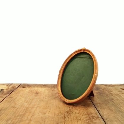 花飾りのオーバルフォトフレーム