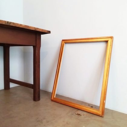 シンプルゴールドのヴィンテージフレーム